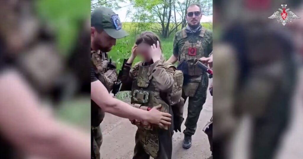 10-річна українська дівчинка на телеканалі «Звезда»: російські військові заявляють, що врятували дитину, яка місяць виживала під обстрілами самотужки.
