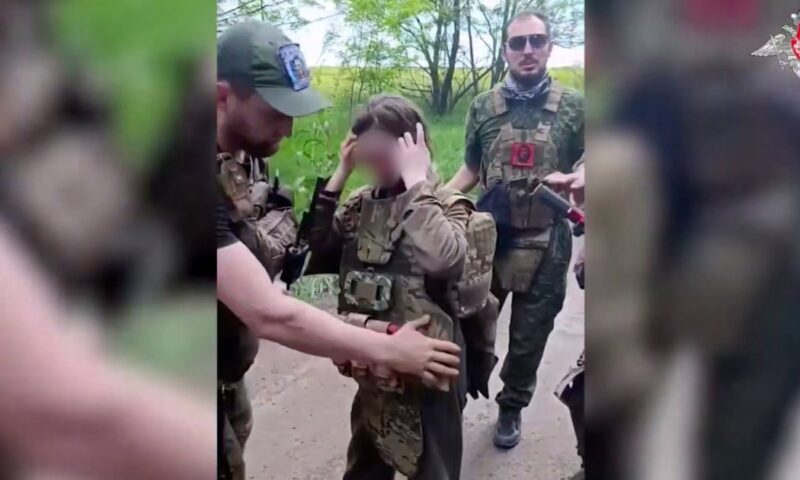 10-річна українська дівчинка на телеканалі «Звезда»: російські військові заявляють, що врятували дитину, яка місяць виживала під обстрілами самотужки.