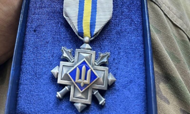 Олексій Долголенко, якого підозрюють у вбивстві двох братів у Києві, має нагрудний знак