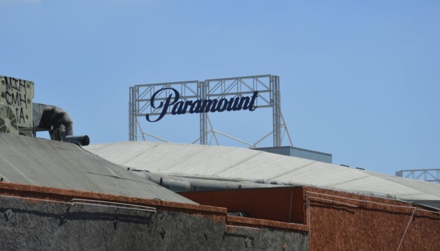 Американський суд тимчасово призупинив об'єднання Paramount і Warner Bros.