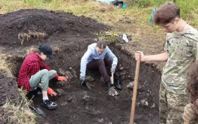 Дослідники знайшли поруч із Галичем залишки дерев'яної будівлі та угорську срібну монету XIII століття.