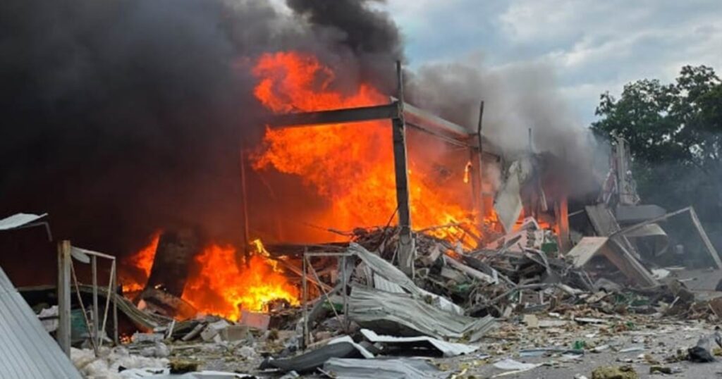 ДСНС: на Донеччині виявили тіла двох загиблих під завалами після обстрілу РФ