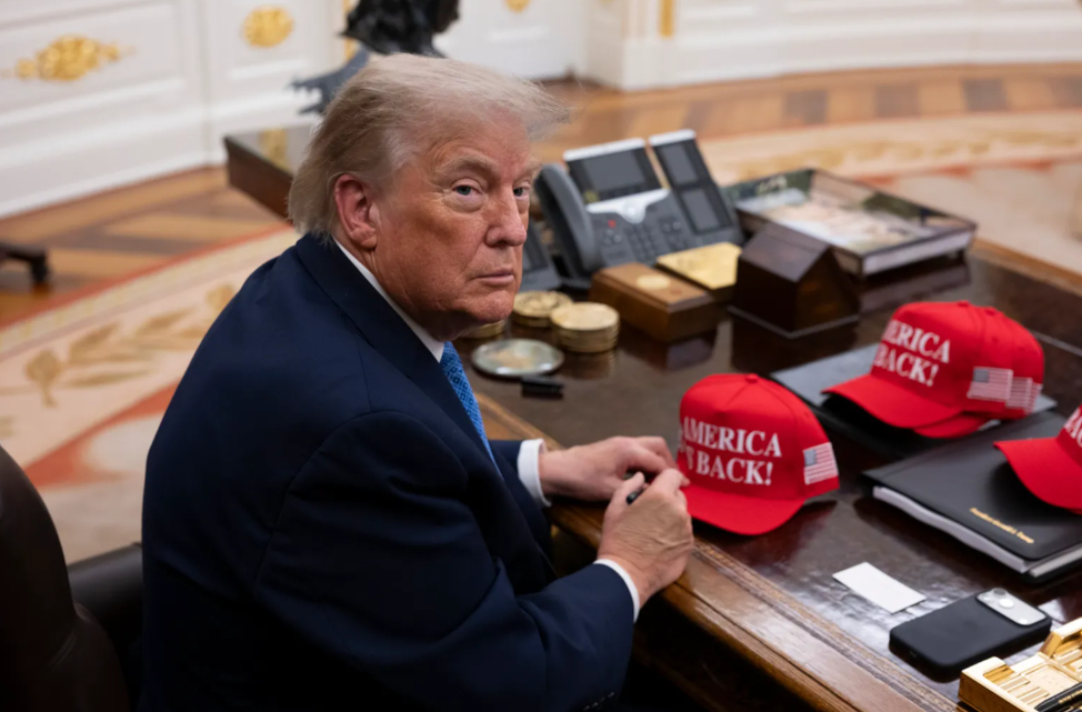 Фірма Трампа планує брати по 100 000 доларів щомісяця за пріоритетний доступ до публікацій президента США, — FT