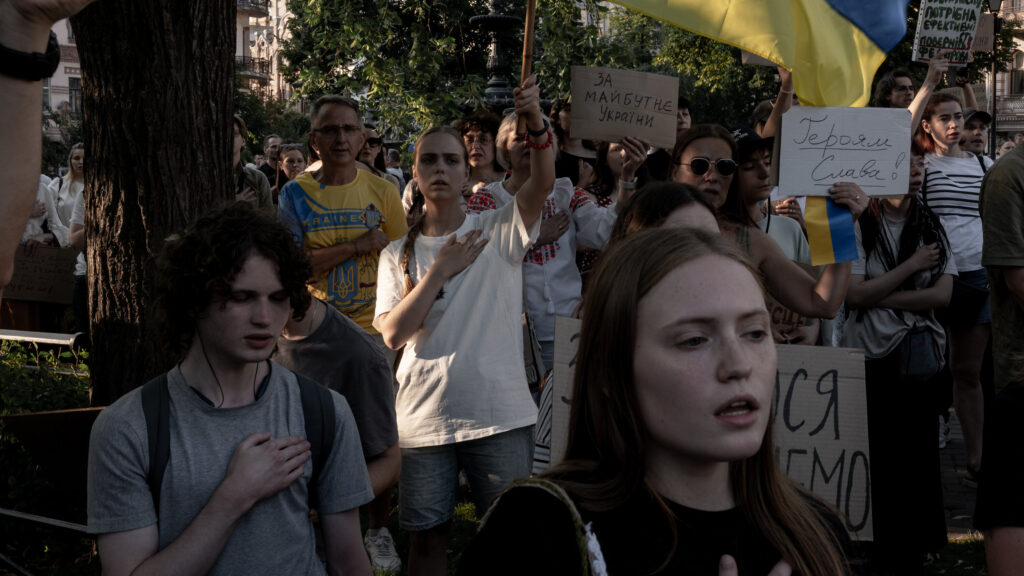 Головнокомандувач України опинився в центрі обурення мітингувальників