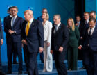 На саміті НАТО Трамп влаштовує виставу, тоді як Європа займається справами.