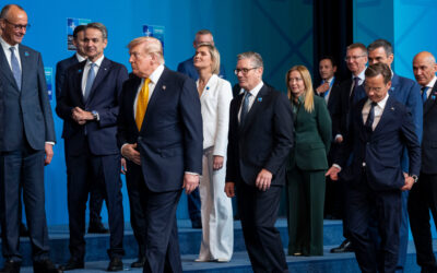 На саміті НАТО Трамп влаштовує виставу, тоді як Європа займається справами.