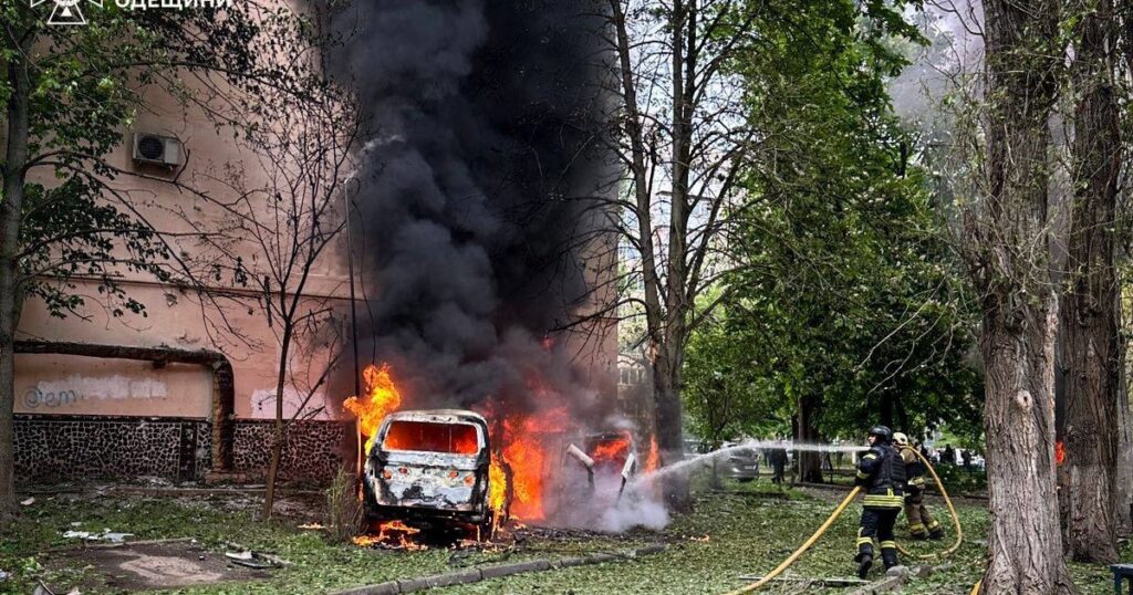Російські війська нанесли ракетний удар по Одесі, є жертви та поранені.