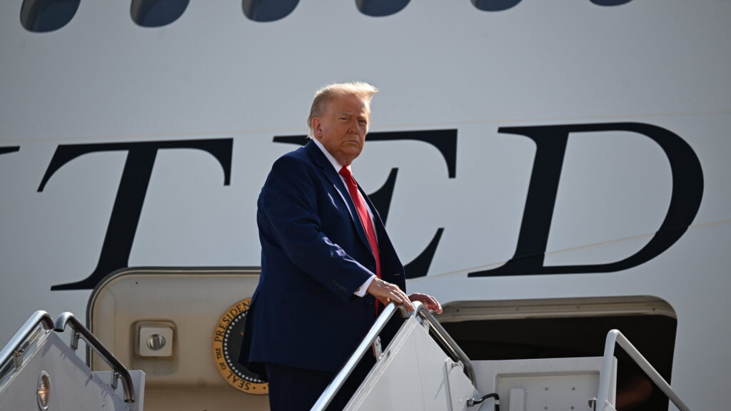 Трамп тимчасово утримується від значного загострення війни з Іраном через занепокоєння радників