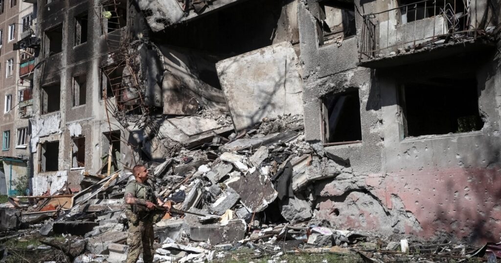 У Дружківці на Донеччині російська авіабомба пробила житловий будинок: загинуло троє людей