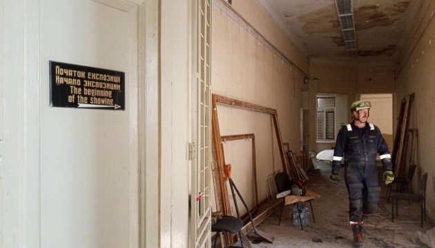 У Харківському музеї мистецтв оновили інформацію про збитки картин після російського обстрілу