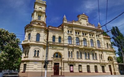 У Херсонському художньому музеї встановили походження ще однієї картини, викраденої російськими загарбниками