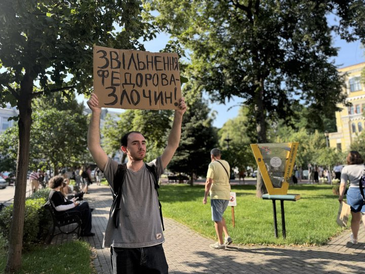 У Києві та ще кількох містах стартували мітинги на підтримку Михайла Федорова після його відставки з посади міністра оборони (ФОТО)