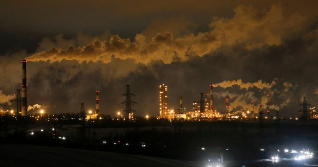 В Росії повідомили про удар безпілотників по Ярославському нафтопереробному заводу, в кількох містах окупованого Криму відсутнє електропостачання.