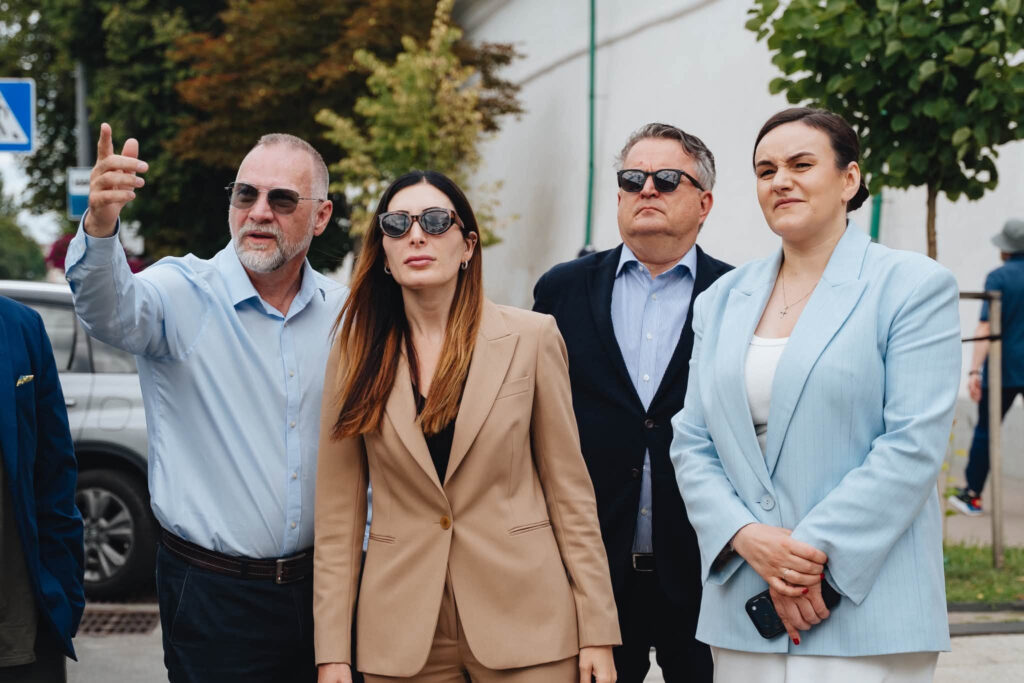 Відома блогерка Лора Лумер відвідала Києво-Печерську лавру і заявила, що «Путін напав дронами на Христа»