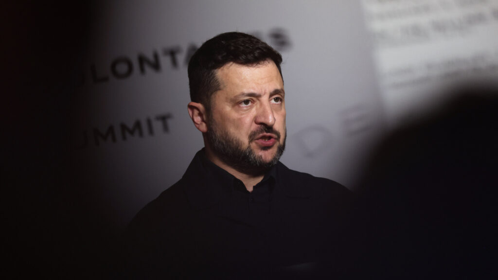 Вражаючий різкий поворот Зеленського — черговий зигзаг у президенстві, сповненому таких змін.