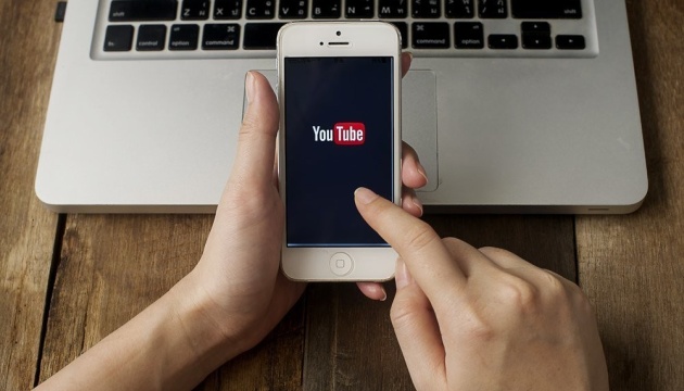 YouTube закрив в Україні канали виконавців, що підтримують війну.