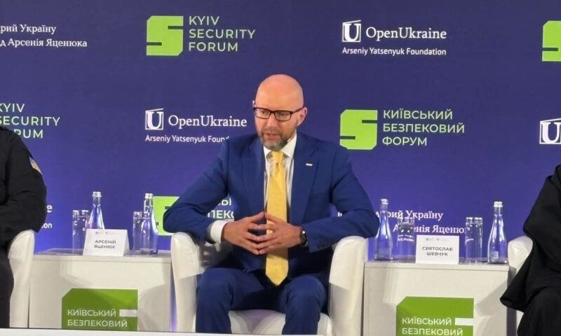 Арсеній Яценюк: Помилка переконання у перемозі на виборах може спричинити поразку у війні