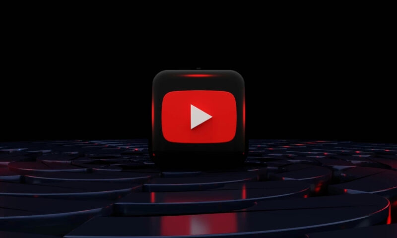 Bloomberg: YouTube платить блогерам мільйони, щоб ті не працювали з Netflix