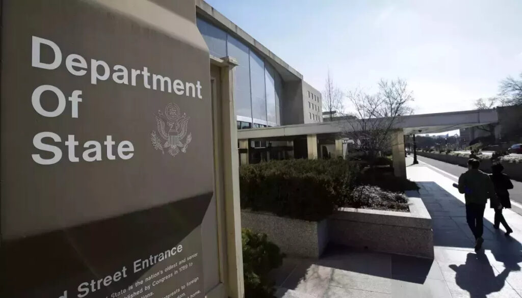 Держдеп США контролюватиме акаунти іноземних журналістів у соцмережах перед оформленням віз, — Reuters