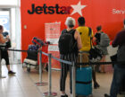 Дешевий авіаперевізник Jetstar почне стягувати плату за користування верхніми багажними відсіками