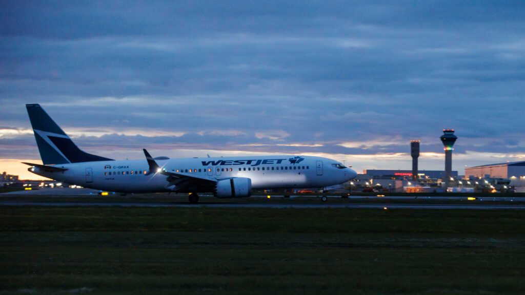 Канадська авіакомпанія WestJet скасовує рейси через страйк бортпровідників.
