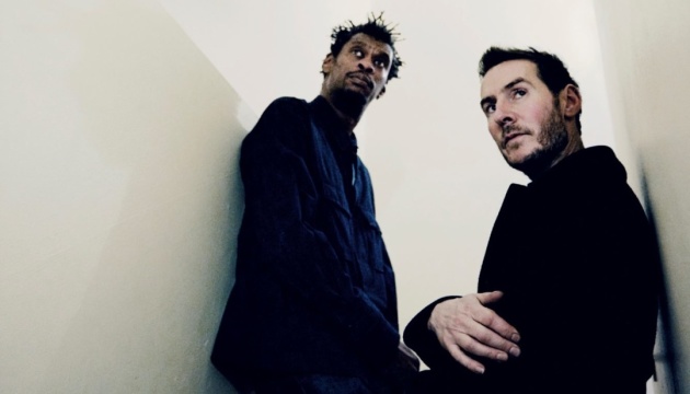 Колектив Massive Attack не дозволили виступати в Сінгапурі через показ палестинського прапора.