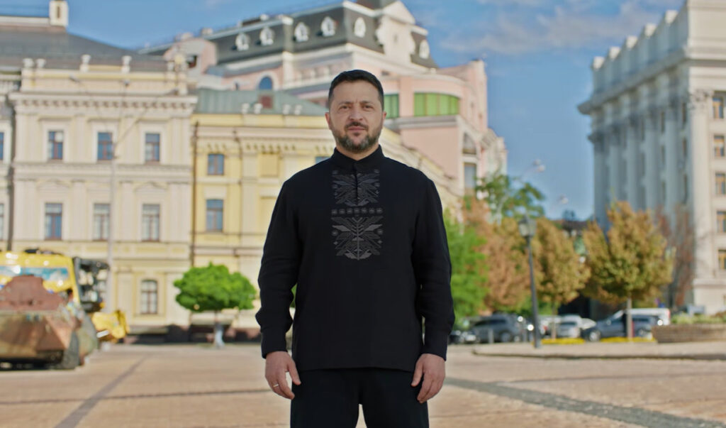 Національне свято, яке війна зробила особливо відчутним: Зеленський привітав українців з Днем Незалежності