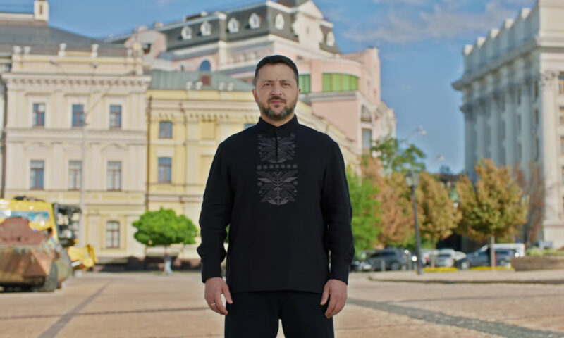 Національне свято, яке війна зробила особливо відчутним: Зеленський привітав українців з Днем Незалежності