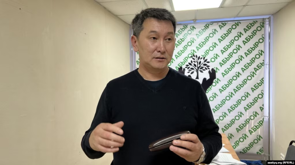 Незалежного журналіста Лукпана Ахмедьярова не дозволили покинути Казахстан