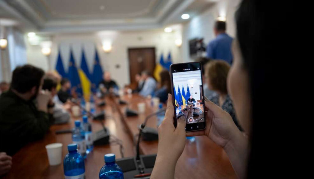 Обмежений доступ, але дозволений: ухвалили нові умови акредитації ЗМІ у Верховній Раді
