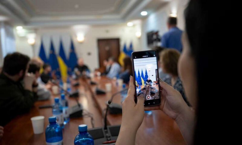 Обмежений доступ, але дозволений: ухвалили нові умови акредитації ЗМІ у Верховній Раді