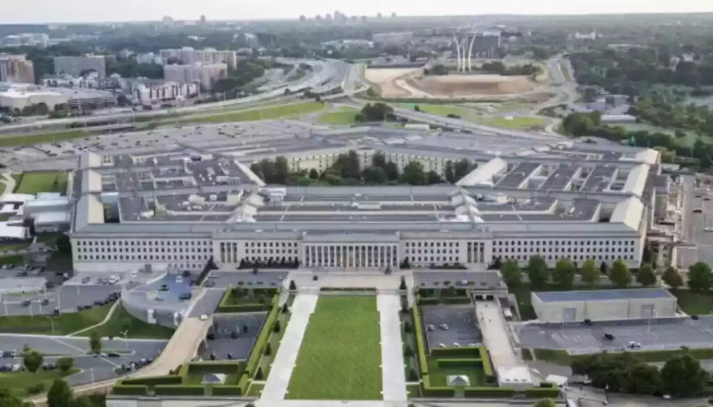 Пентагон відсторонив керівництво газети Stars and Stripes через критику втручання в її діяльність.