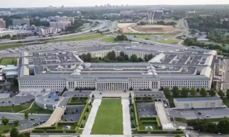 Пентагон відсторонив керівництво газети Stars and Stripes через критику втручання в її діяльність.