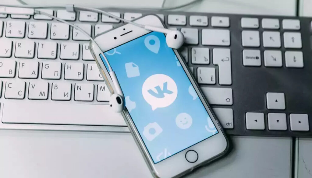 Російська фірма VK звернулася до суду з позовом проти Apple через блокування її застосунків
