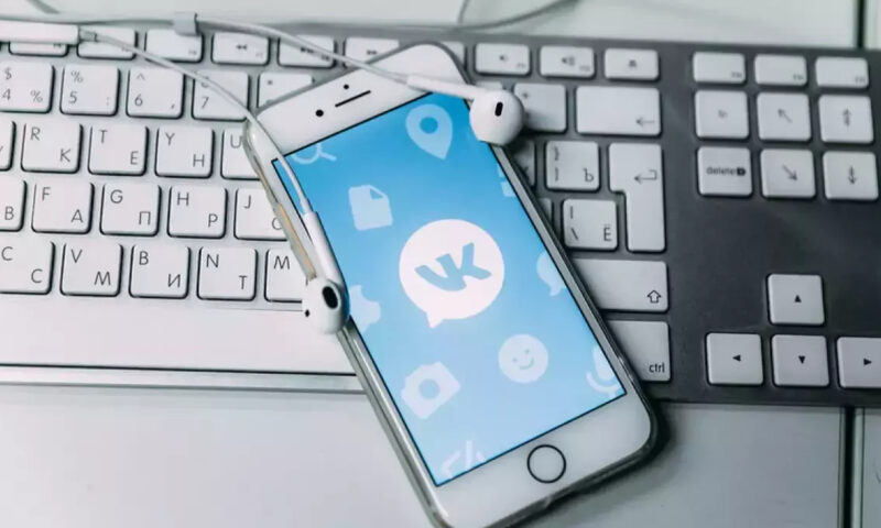 Російська фірма VK звернулася до суду з позовом проти Apple через блокування її застосунків