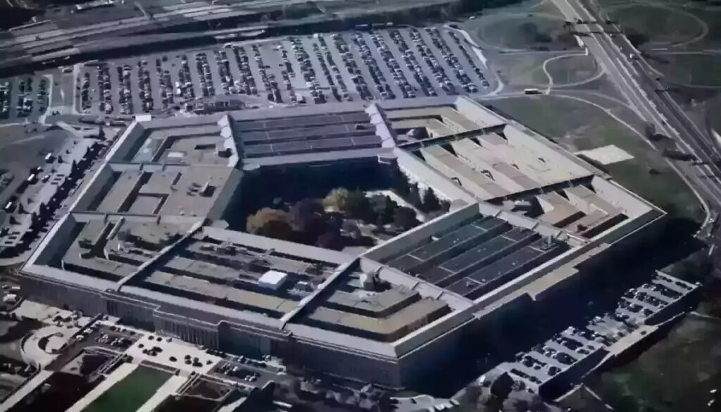 Троє репортерів Stars and Stripes подали позов до Пентагону через неправомірне звільнення