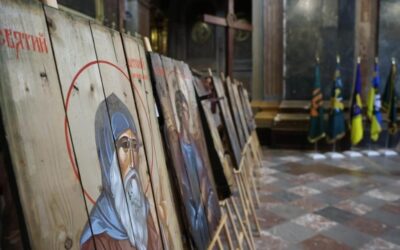 У Львові презентували експозицію «Святі образи на коробках від снарядів» на честь загиблих оборонців.