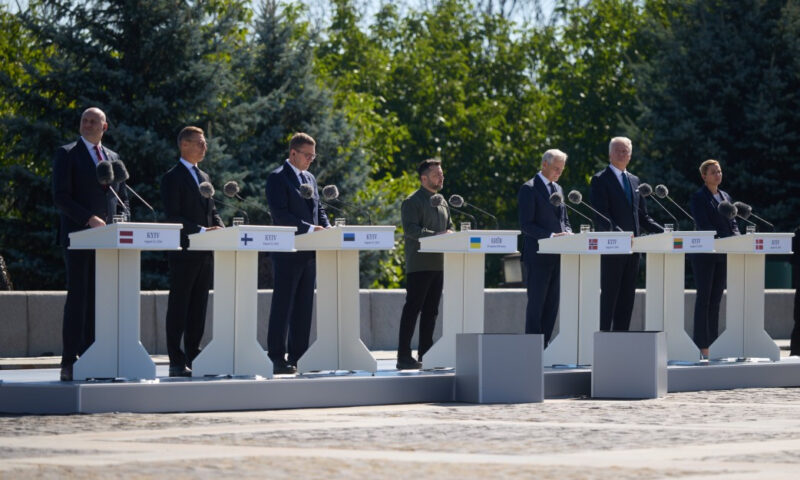Володимир Зеленський звернувся до українців з привітанням з Днем Прапора України