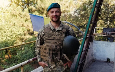 Воїн Маріуполя опублікує поетичну збірку, створену курячою кісткою під час ув’язнення на роботі.