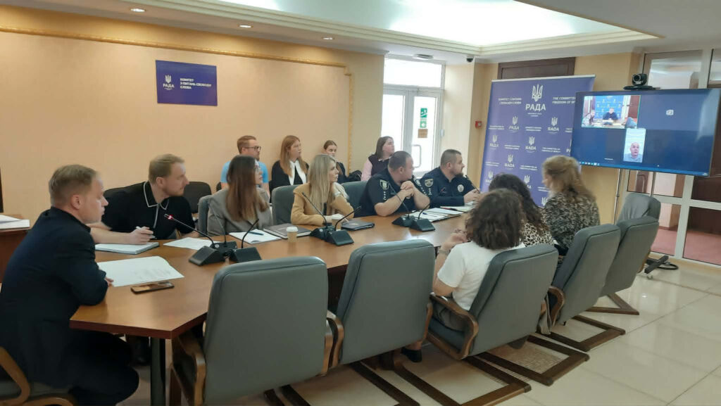 Розслідування погроз журналістам «Бабеля» після публікації про полк «Скеля» досі не розпочали.
