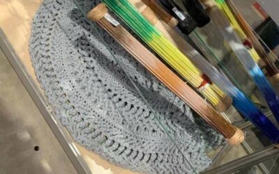 У Франківську виготовляють музичні інструменти з борщівника, щоб підтримати ЗСУ фінансово.